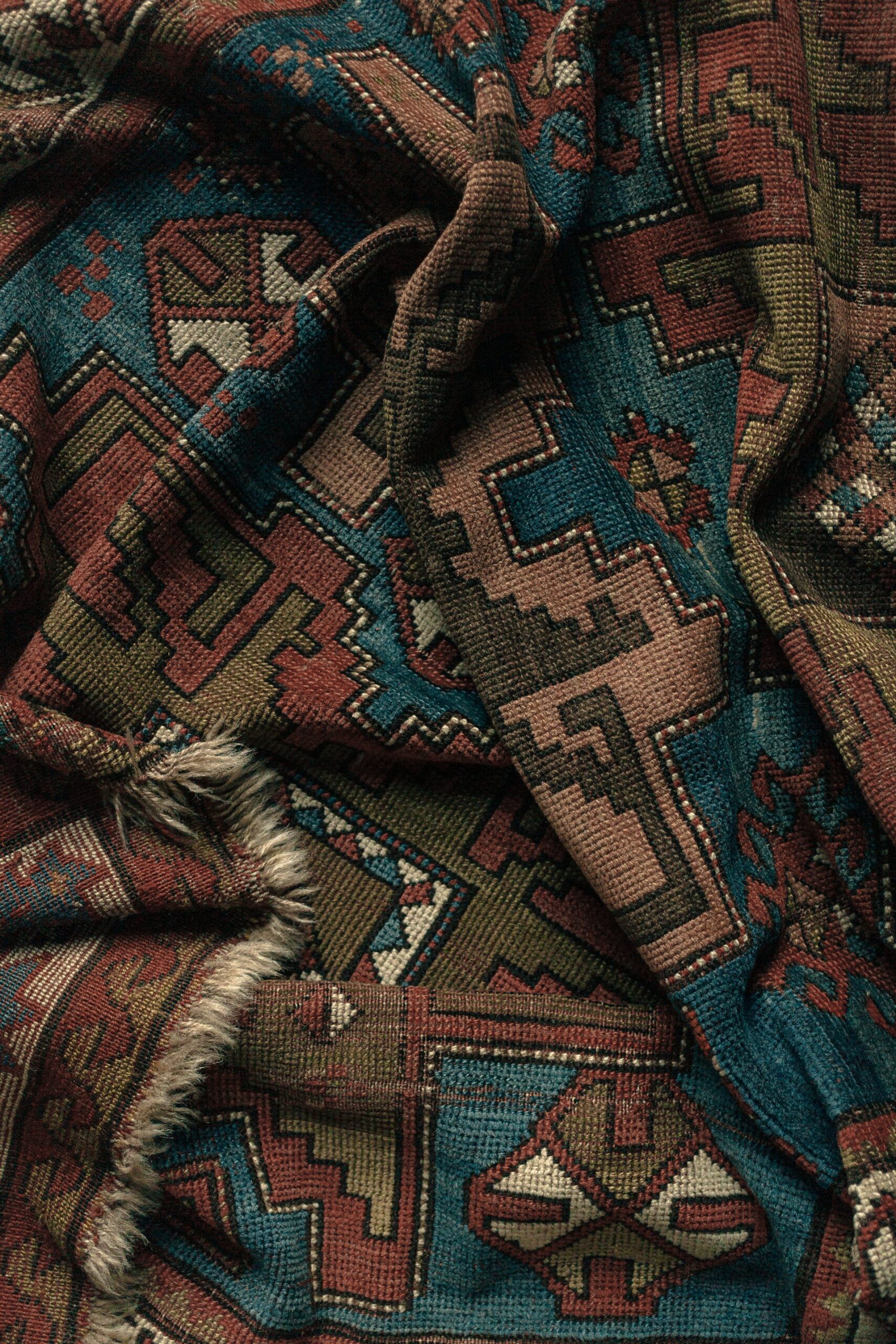 Blending Heritage and Innovation: How Traditional Textiles Transform Modern Fashion