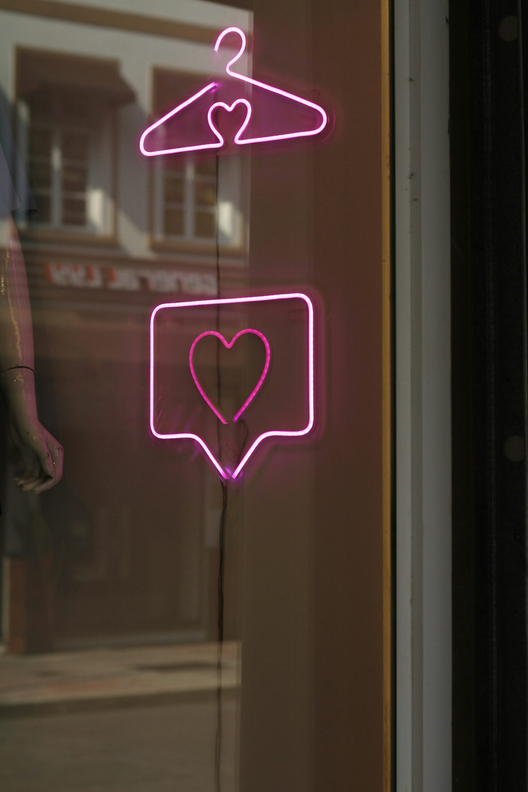 Unlocking Customer Loyalty Through Emotional Branding: Strategies for Deep Connection